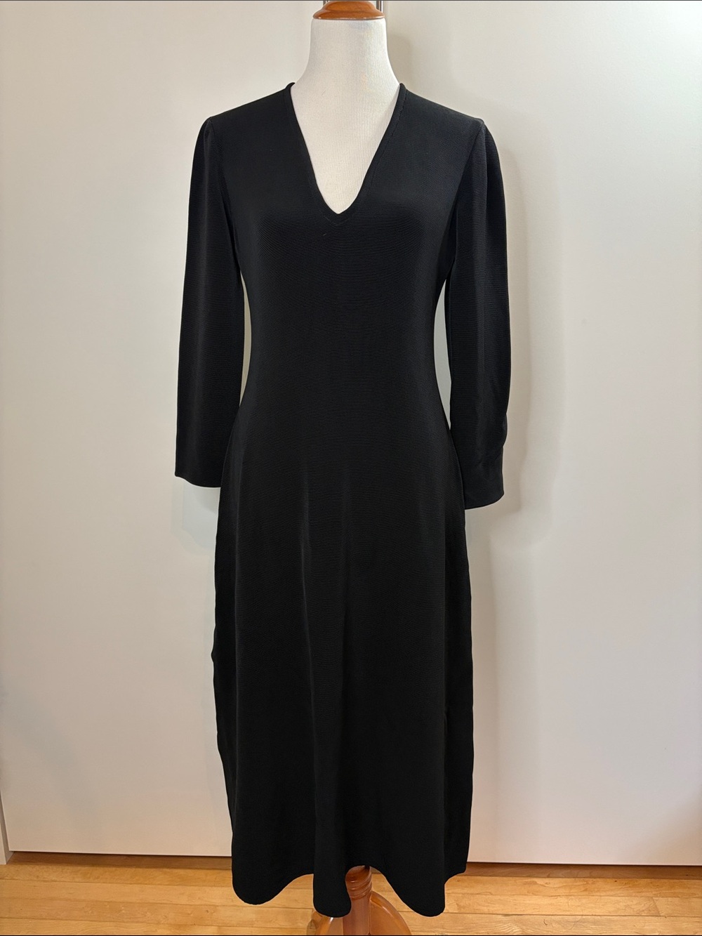 Giorgio Armani Black V-Neck Long Sleeve Midi Dress 12